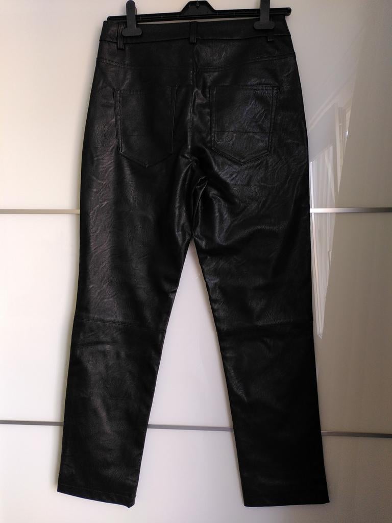 Nep leren broek van ASOS  maat 30/32, Kleding | Heren, Broeken en Pantalons, Ophalen of Verzenden, Nieuw, Overige maten, Zwart