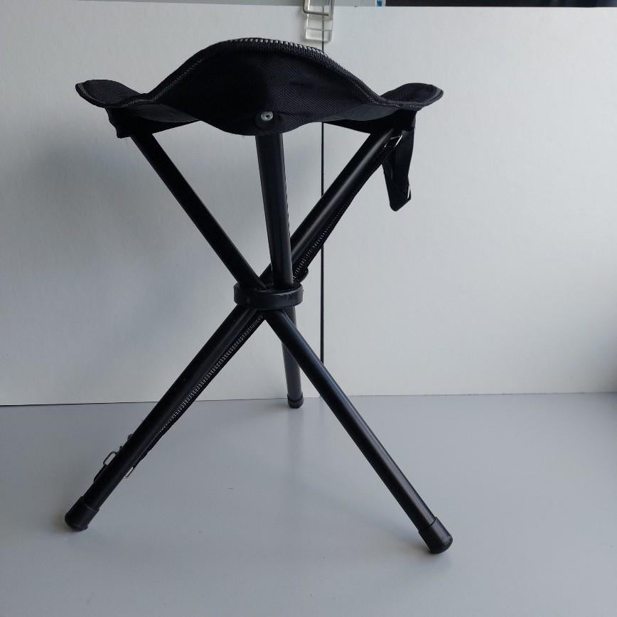 Zitkrukje op driepoot, inklapbaar en makkelijk meenemen, Ophalen of Verzenden, Zo goed als nieuw