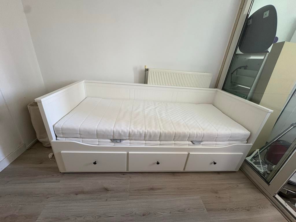 IKEA HEMNES Bedbank met 2 matrassen, Huis en Inrichting, Slaapkamer | Bedden, Ophalen, Gebruikt, Wit, Tweepersoons