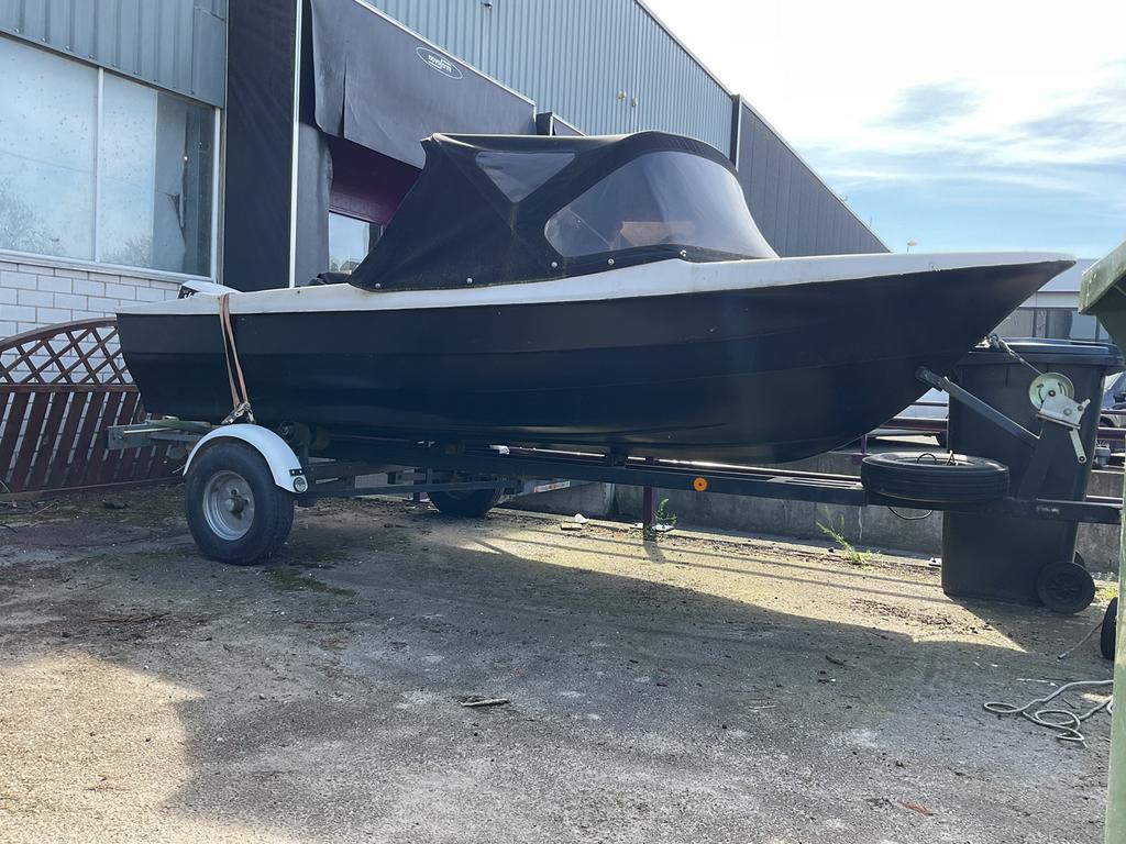 Polyester plezier bootje, Ophalen, Gebruikt