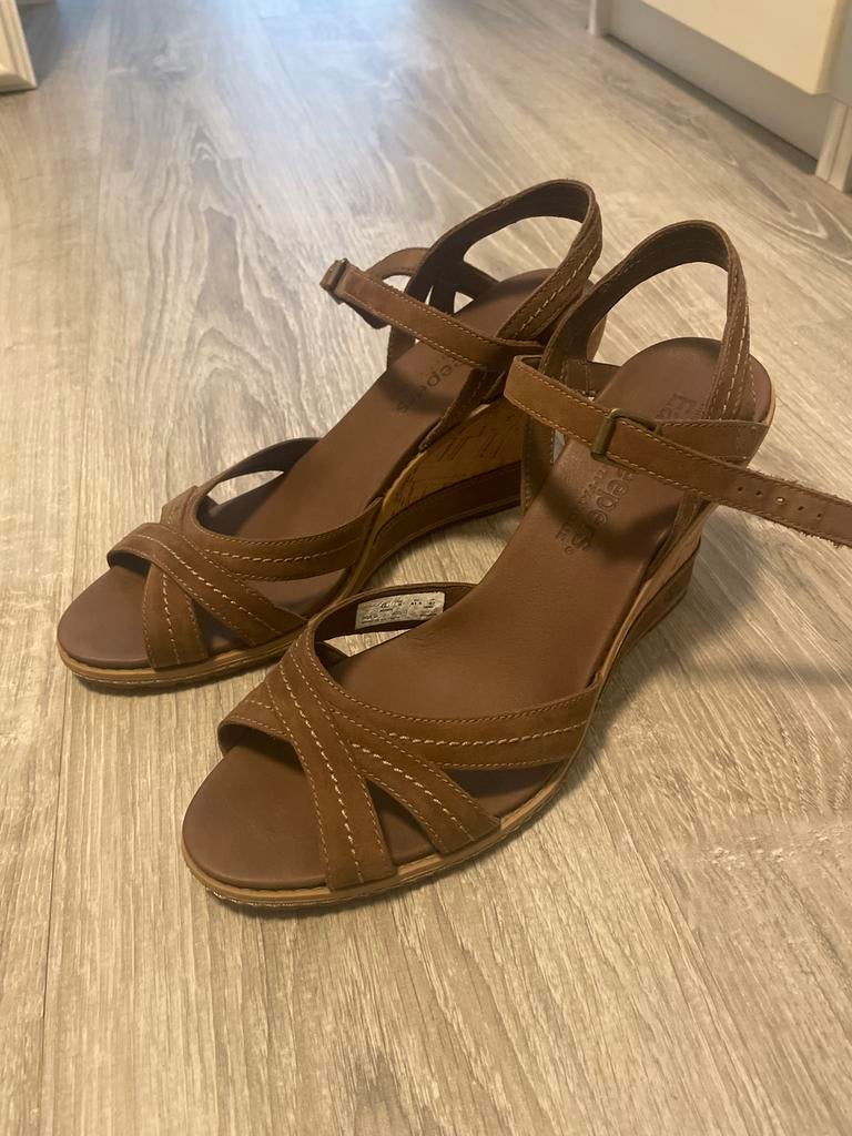 Timberland sleehak sandalen 41,5 - Nieuwstaat, Bruin, Nieuw, Sandalen of Muiltjes, Ophalen of Verzenden