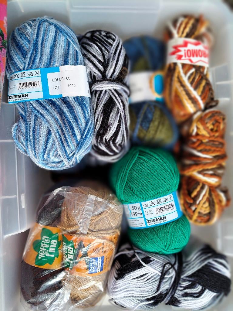 Garen, breien haken, diverse bollen, Ophalen of Verzenden, Zo goed als nieuw, Breien of Haken, Wol of Garen