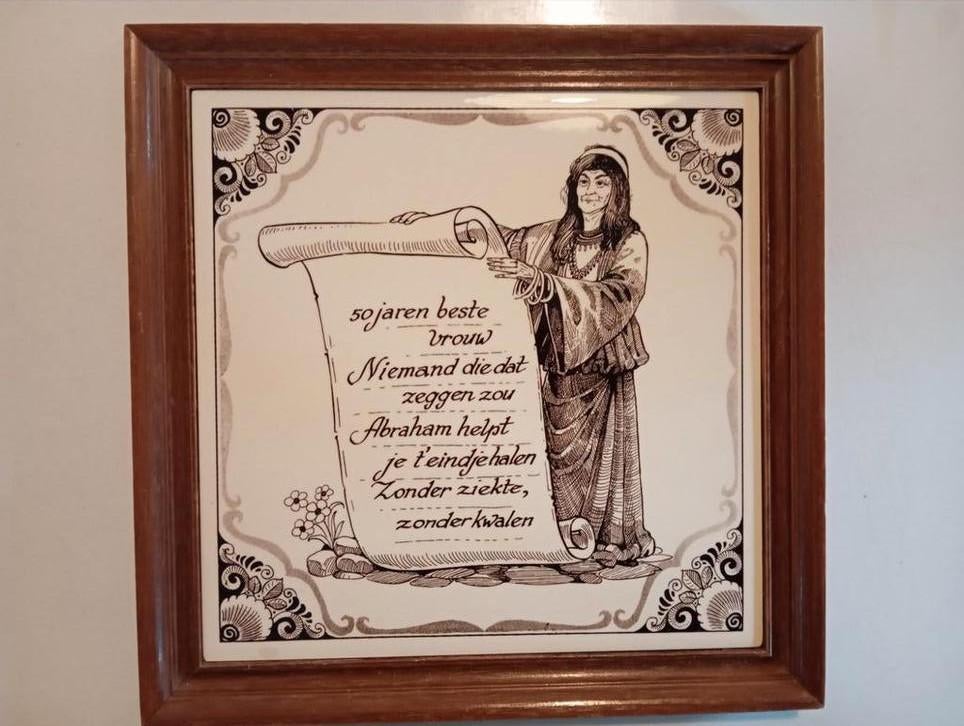 50 jaar en Sarah zien, dan is dit een leuke tegel met spreuk, Ophalen of Verzenden