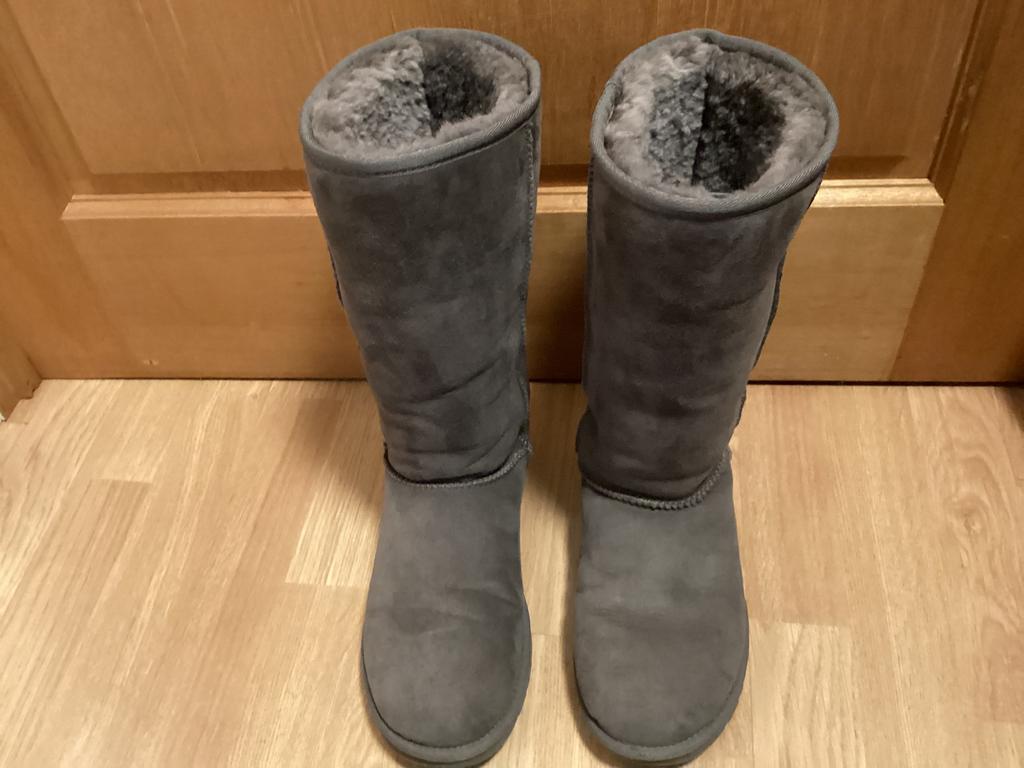 Originele UGG maat 39 Classic grijs, Ophalen, Hoge laarzen, Zo goed als nieuw, Grijs