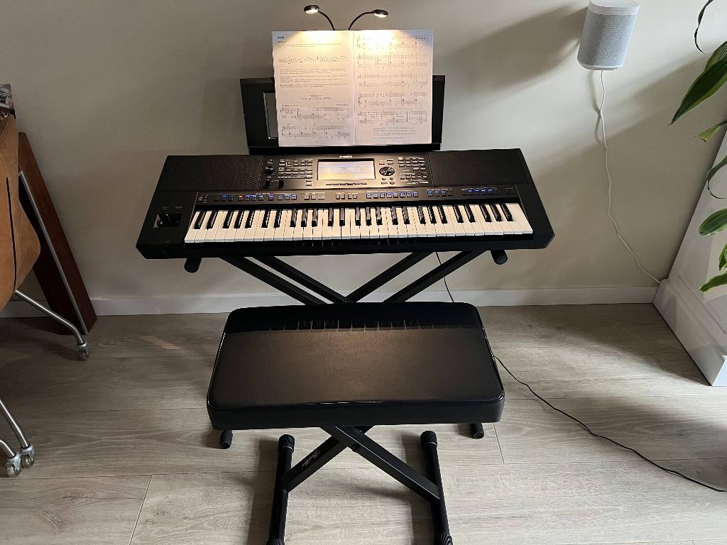 Yamaha PSR-SX700 – In Nieuwstaat + Complete Luxe Set!, Ophalen, 61 toetsen, Yamaha, Zo goed als nieuw