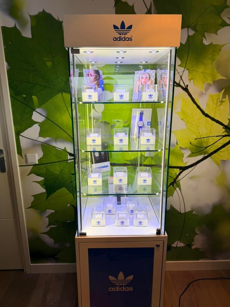 Originele Adidas Vitrinekast – Complete Retail Display, Ophalen, 50 tot 100 cm, 150 tot 200 cm, Glas