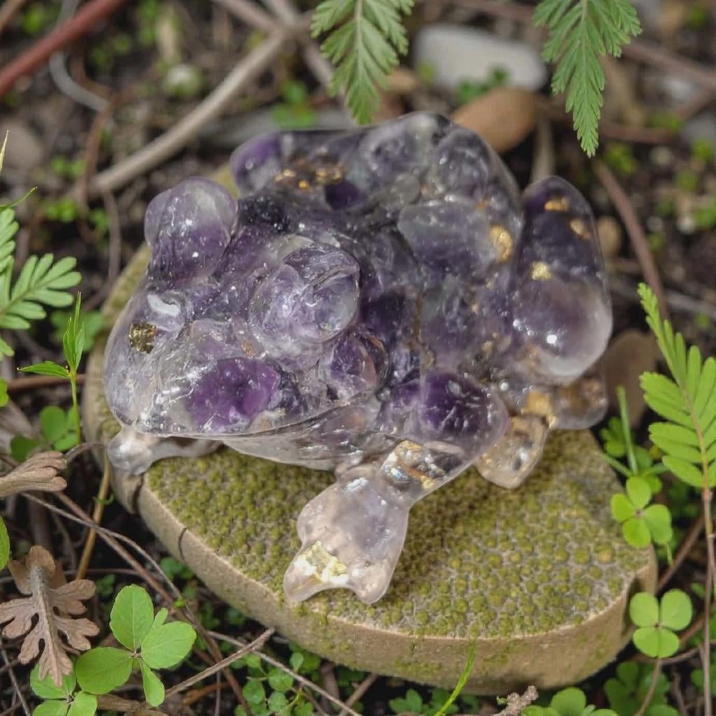 Amethist orgonite kikker, Verzamelen, Mineralen en Fossielen, Ophalen of Verzenden, Mineraal