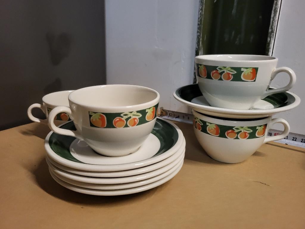 Aardbei kop en schotel., Gebruikt, Ophalen of Verzenden, Overige stijlen, Kop(pen) en/of Schotel(s)