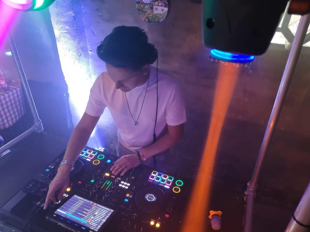 Drive in show Dj Feest Dj jubileum Dj apreski sweet sixteen, Diensten en Vakmensen, Muzikanten, Artiesten en Dj's, Dj