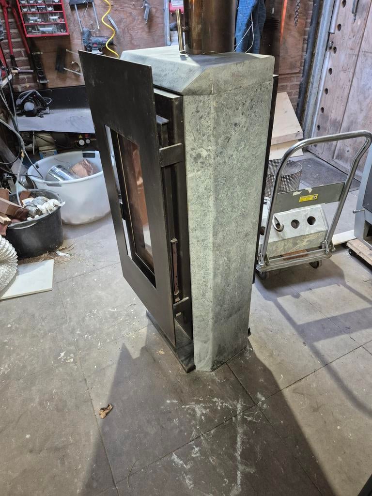 Houtkachel met speksteen 8 KW 81% rendement gratis bodemplaa, Ophalen, Zo goed als nieuw, Hout, Houtkachel