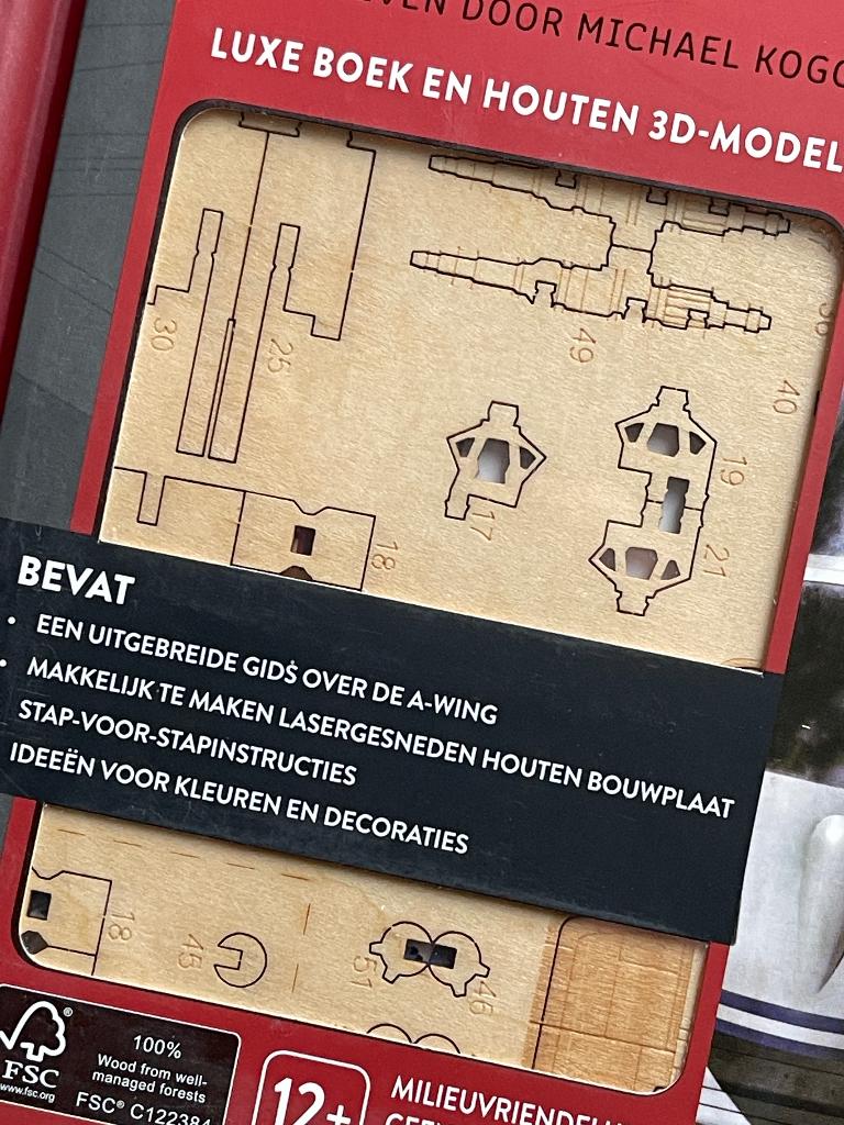 A-wing Deluxe Boek met houtmodel Star Wars  Nieuw, Ophalen of Verzenden, Overige typen