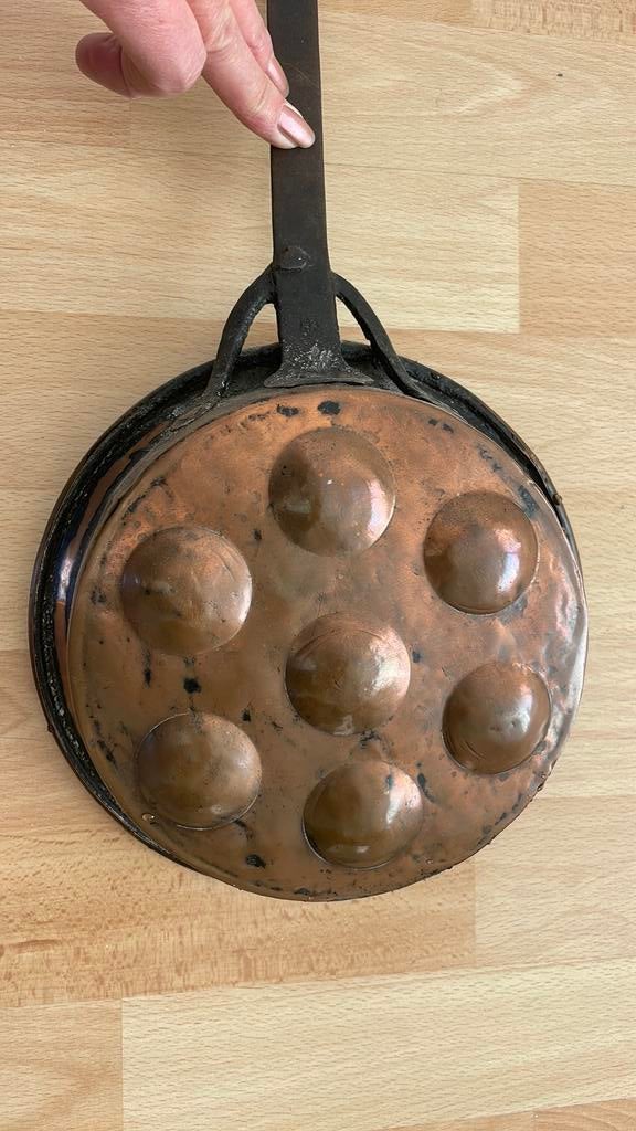 Zeer oude koperen poffertjespan, Ophalen of Verzenden, Koper