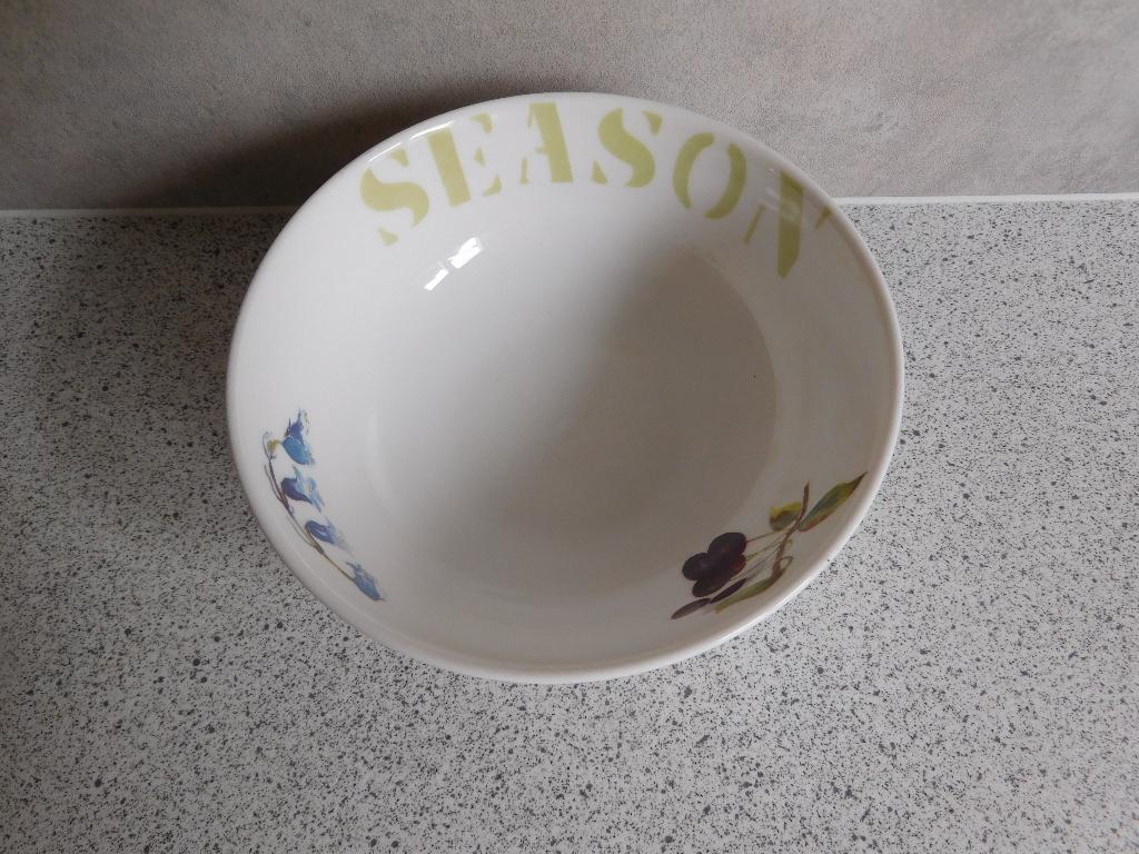 Schaal 12 cm. Season Alie Kruse-Kolk, Ophalen of Verzenden, Overige stijlen, Porselein, Schaal of Schalen