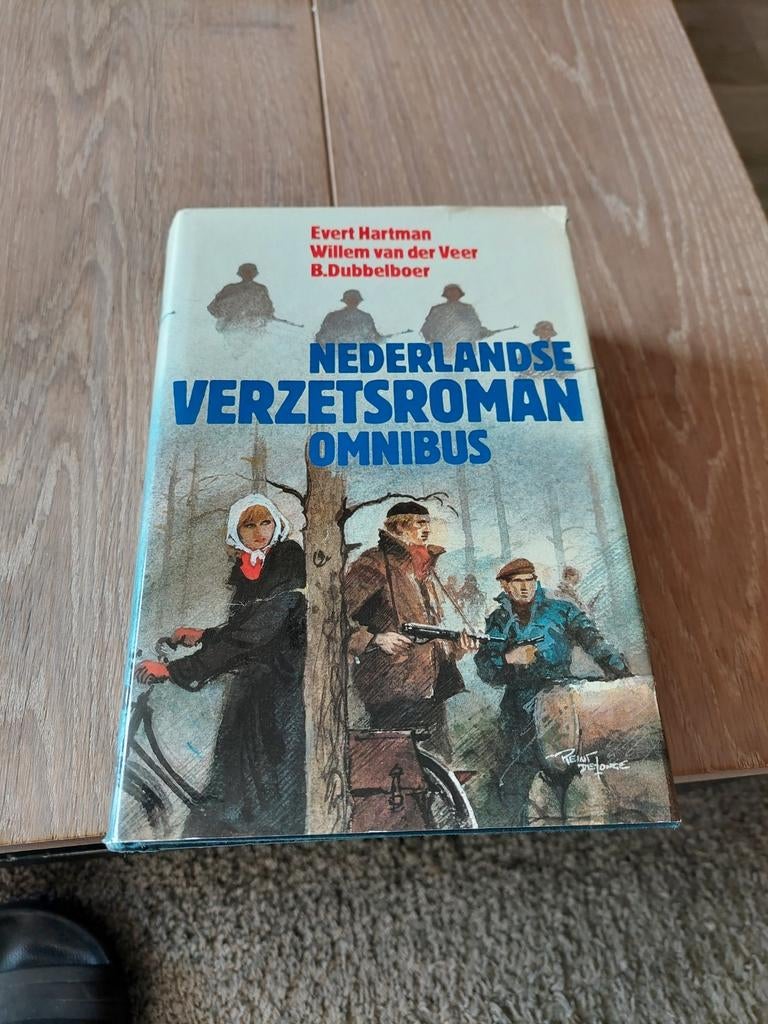 Nederlandse verzetsroman omnibus, Boeken, Ophalen of Verzenden, Tweede Wereldoorlog, Gelezen