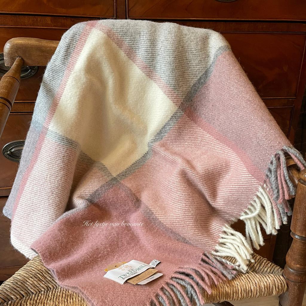 Tweedmill wollen plaid Dusty Pink VAN €89,95 NU VOOR €50,00, Huis en Inrichting, Woonaccessoires | Plaids en Woondekens, Westdijk 41 3241 GT Middelharnis