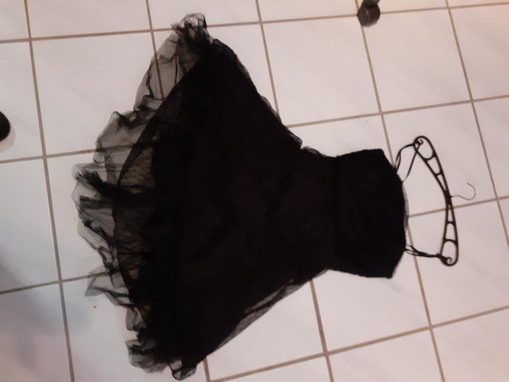 Sexy zwarte jurk met veel tule Maat : M, Ophalen of Verzenden, Zo goed als nieuw, Carnaval