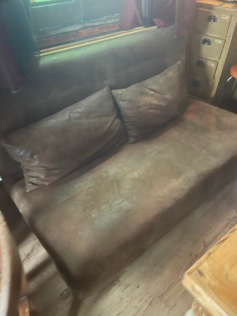 Slaapbank / bankje - niet comfortabel, klein gaatje, Huis en Inrichting, Banken | Sofa's en Chaises Longues, Ophalen, Gebruikt