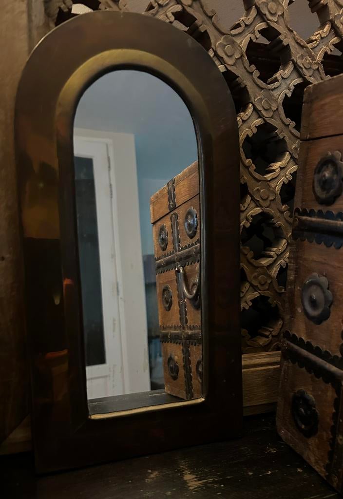 Klein messing kleurig oosters spiegeltje India bohemian, Antiek en Kunst, Ophalen of Verzenden