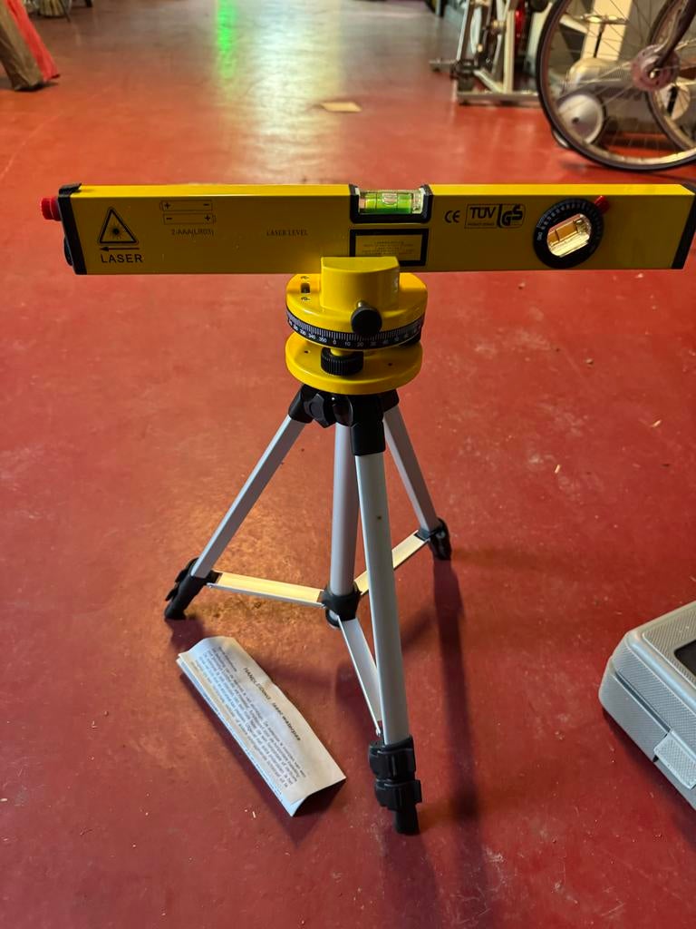 Laserwaterpas met Statief - Nieuwstaat, Ophalen of Verzenden, Zo goed als nieuw, Afstand
