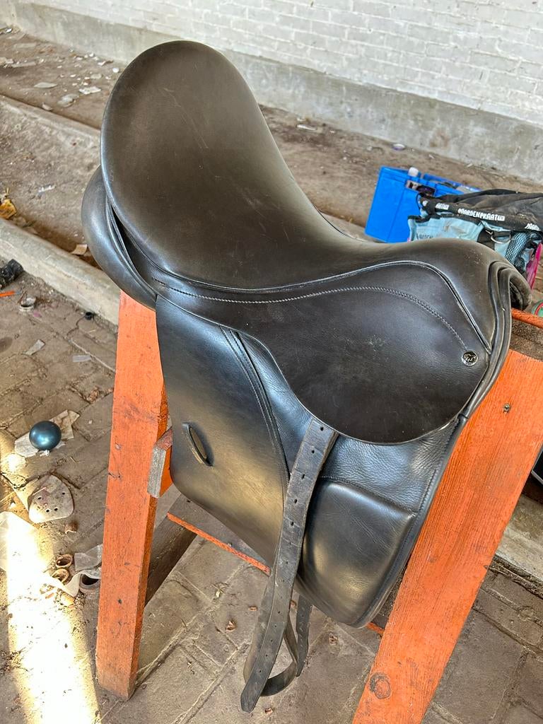 County saddlery dressuurzadel 16,5inch, Dieren en Toebehoren, Ophalen, Springen