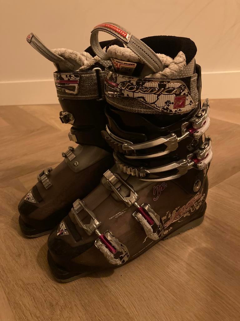 Nordica Hot Rot 8.0 Dames skischoenen 250-255 = maat 39-40, Ophalen, 140 tot 160 cm, Gebruikt, Schoenen