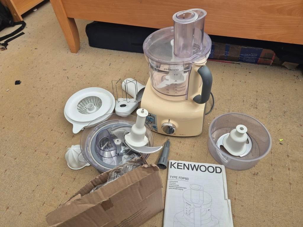 Kenwood Keukenmachine - FDP60, Ophalen, Gebruikt, 3 snelheden of meer, 2 tot 3 liter