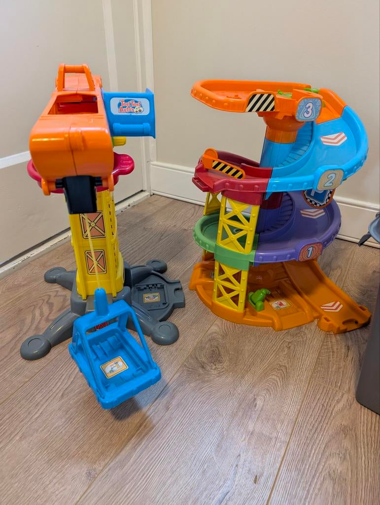 VTech Toet Toet Auto's Garage, Kraan, Brandweer + 15 auto's, Ophalen, Gebruikt, Jongen of Meisje