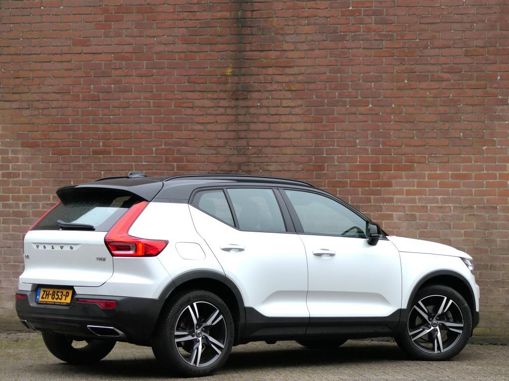 Volvo XC40 2.0 T4 R-Design 12MND garantie Panoramadak / Park, 15 km/l, Euro 6, 1969 cc, Wit