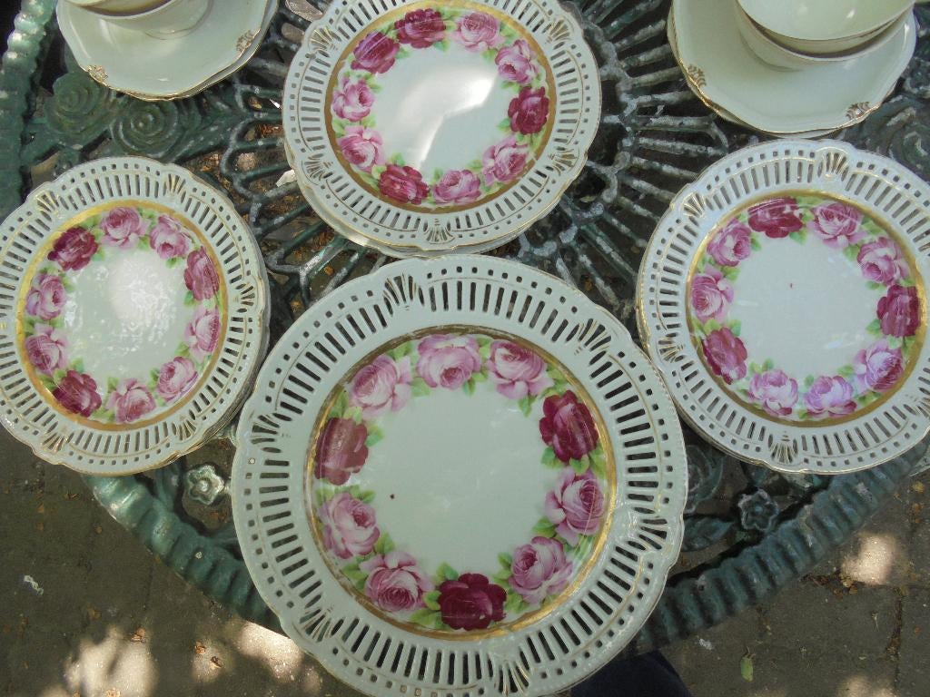 Gebakstel met ajour rand en grote Engelse Thee roze rozen, Ophalen of Verzenden