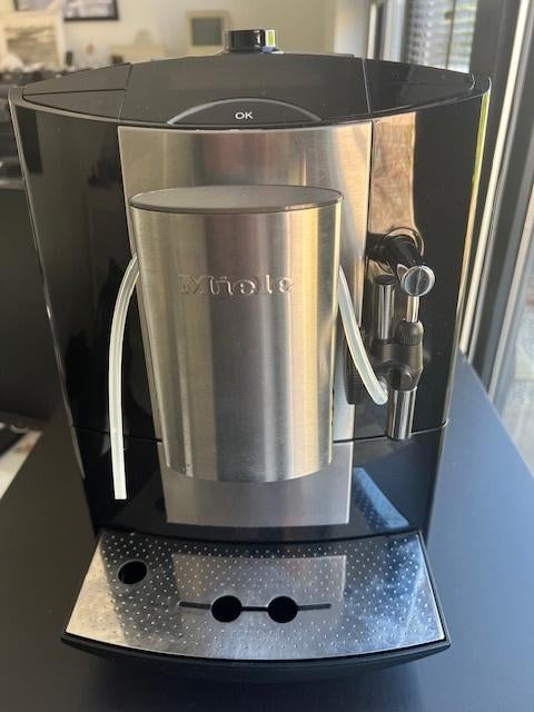 Vrijstaande Miele koffiezetautomaat CM 5100, Ophalen, Gebruikt, Koffiemachine, Koffiebonen