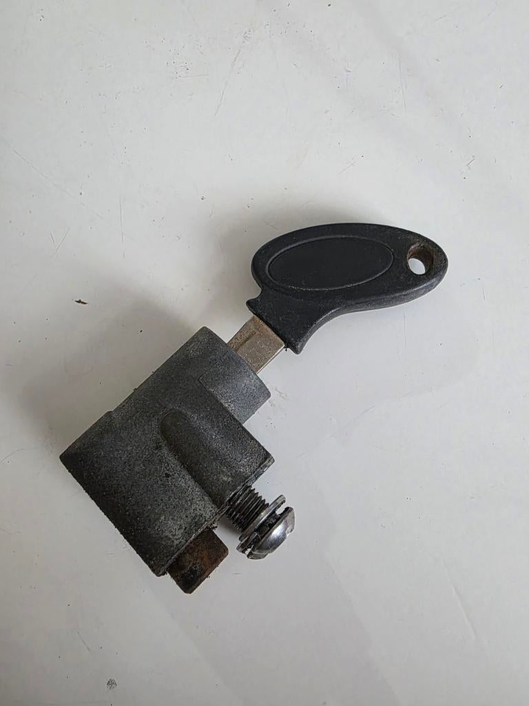 Fiets slot e-bike battery key accu sleutel, Fietsen en Brommers, Ophalen of Verzenden, Zo goed als nieuw, Kettingslot