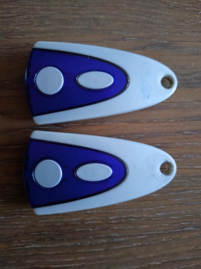 2x Afstandsbediening NovoPort III V4.6 garagedeur opener, Ophalen of Verzenden, Gebruikt, Origineel