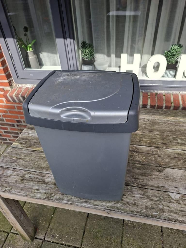 60 liter kunststof prullenbak, Ophalen, Kunststof, Gebruikt, 50 tot 75 cm