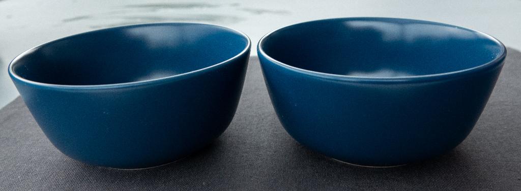 2 Vintage schaaltjes ikea dinera donkerblauw keramiek, Keramiek, Nieuw, Ophalen of Verzenden, Schaal of Schalen