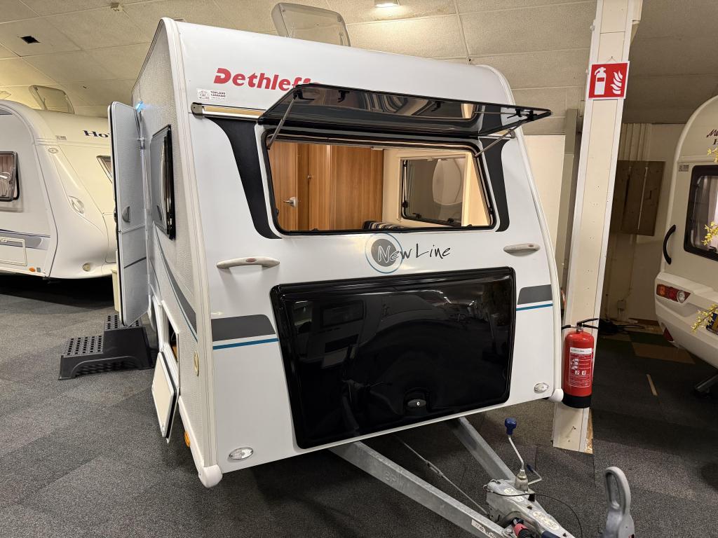 DETHLEFFS NEW LINE 340 HK EINDKEUKEN - DWARSBED (TOP) 820KG, Caravans en Kamperen, Caravans, Rondzit, Bedrijf, 750 - 1000 kg, Dethleffs