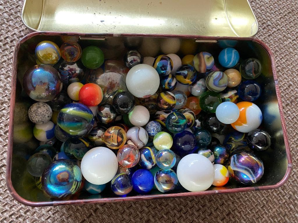 doosje vol prachtige verzameling knikkers, Ophalen, Zo goed als nieuw