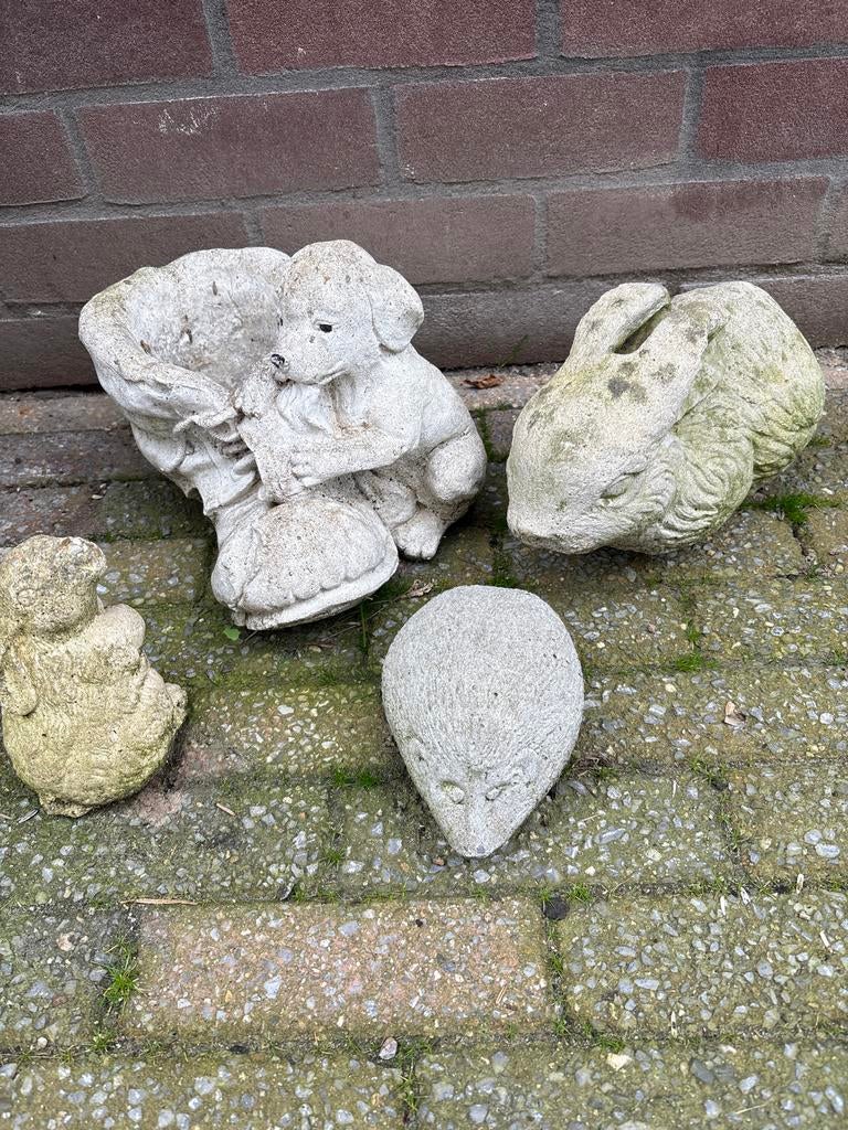 Betonnen tuindecoratie: hond, konijn, egel, Tuin en Terras, Ophalen, Gebruikt, Beton, Dierenbeeld