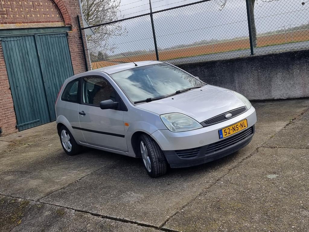 Ford Fiësta 1.3 8V 3DR 2004 Grijs, Auto's, 40 €/maand, Zwart, 4 cilinders, Origineel Nederlands