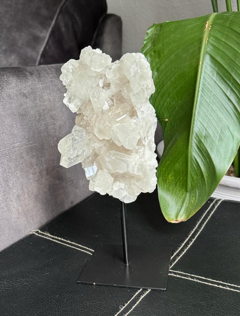 Unieke bergkristal op standaard 1,02 kg, Ophalen of Verzenden, Mineraal