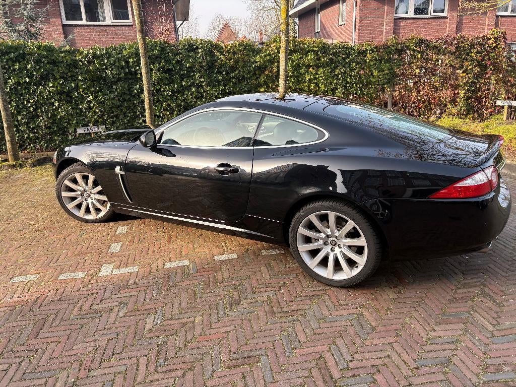 Jaguar XK 4.2 Coupe AUT 2006 Zwart / AUT / XENON / LEDER /, Auto's, Jaguar, Achterwielaandrijving, 4 stoelen, Zwart, Leder
