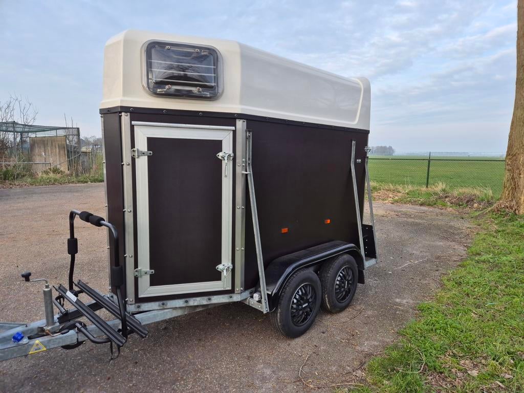 Sluis Polytop 1.5 paards trailer als nieuw!, Dieren en Toebehoren, Paarden en Pony's | Trailers en Aanhangwagens, Gebruikt, 1½-paards trailer