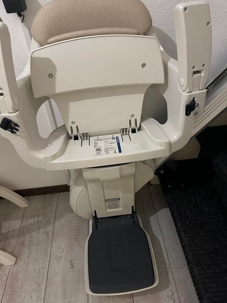 Zgan rechte traplift 389 cm lengte, Diversen, Trapliften, Ophalen of Verzenden, Zo goed als nieuw, Recht