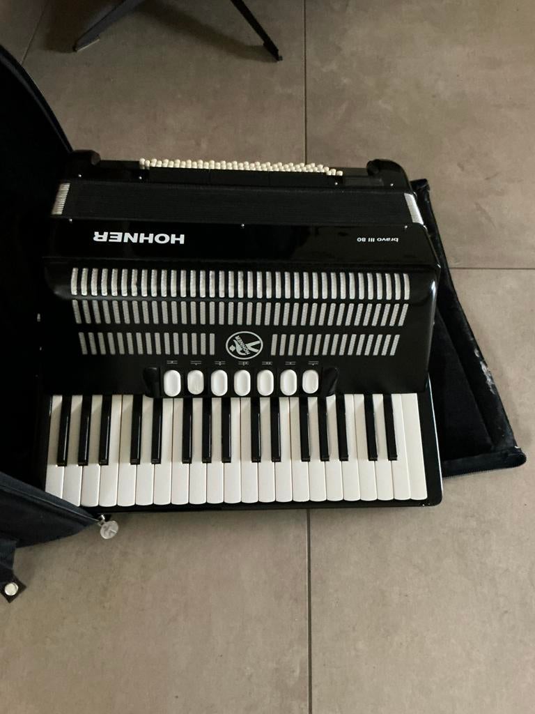 Accordeon Hohner bravo III 80, Muziek en Instrumenten, Accordeons, Ophalen, Gebruikt, Met riemen, Toetsaccordeon