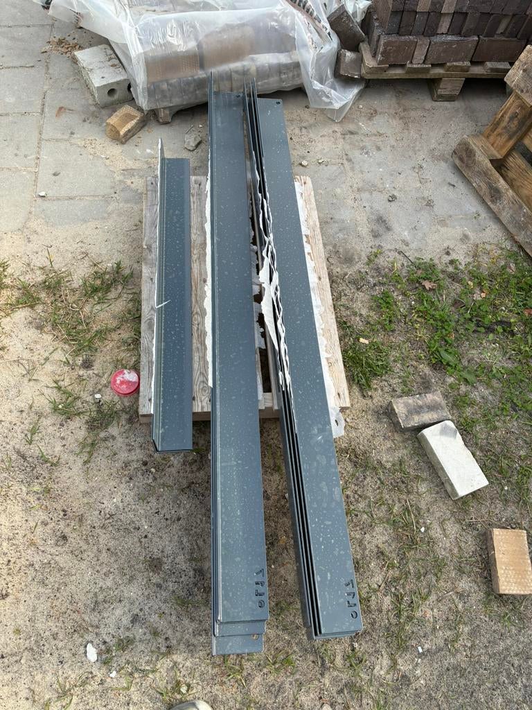 Catnic lateien gegalvaniseerd en gespoten, Doe-het-zelf en Verbouw, Metalen, Ophalen of Verzenden, Zo goed als nieuw