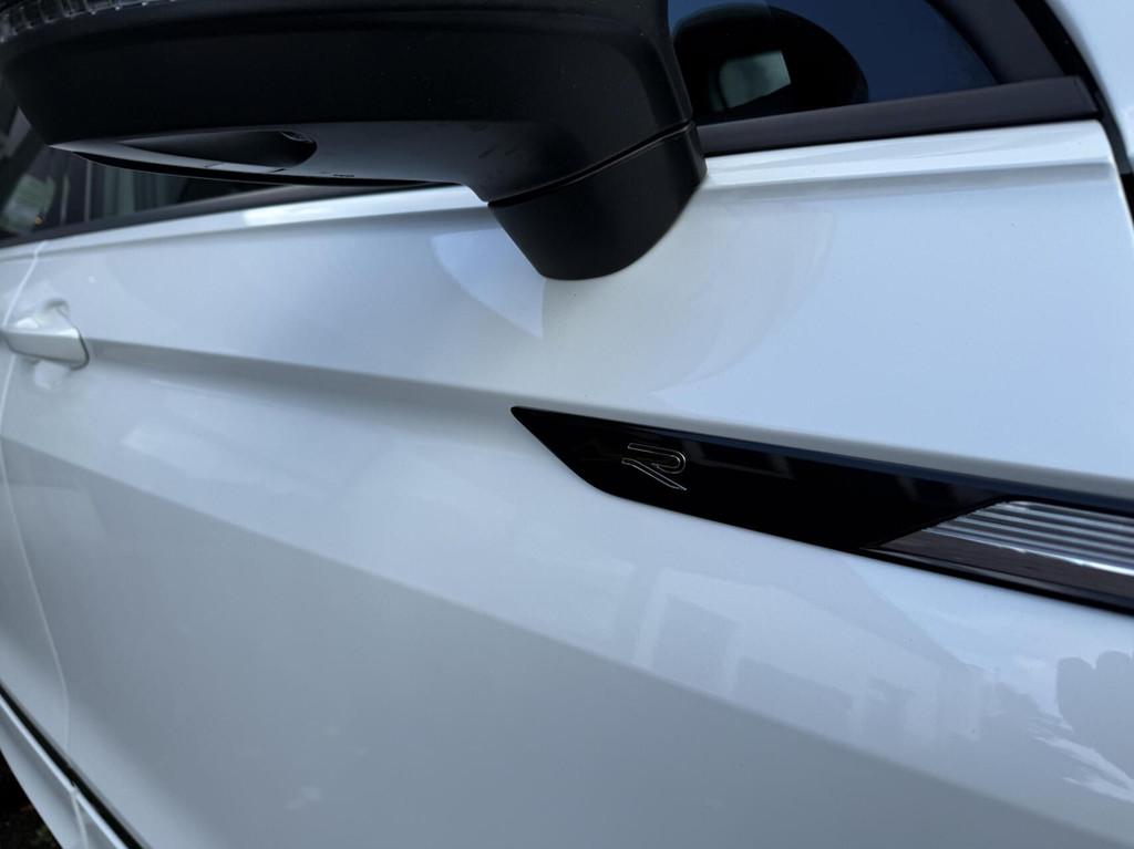 Volkswagen Tiguan 1.5 TSI R-Line BLACK STYLE/VIRTUEEL/ACC *A, 15 km/l, 4 cilinders, Wit, SUV of Terreinwagen