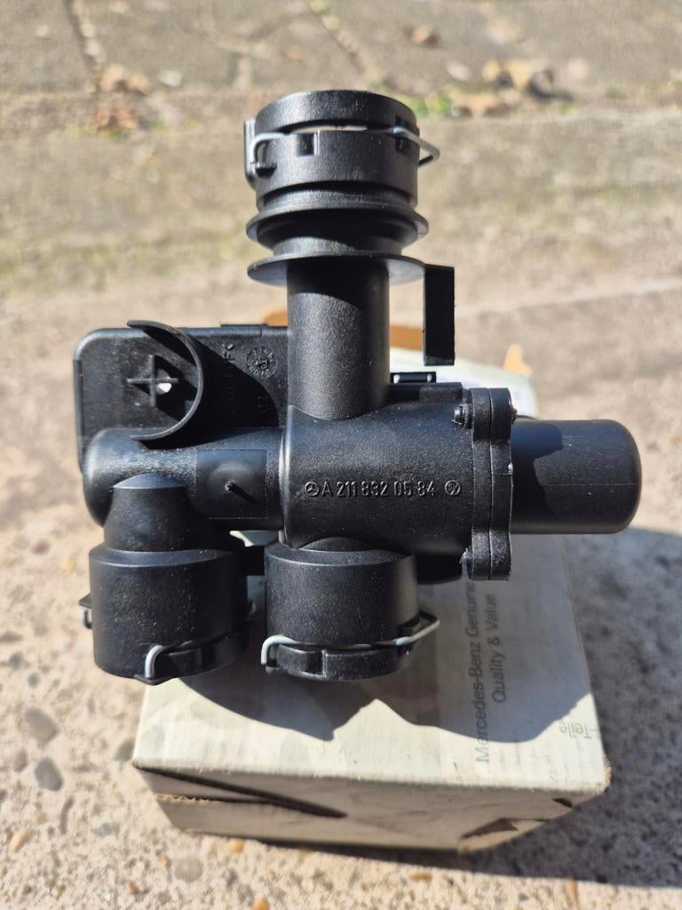 Mercedes W211 klep A 211 832 05 84, Ophalen of Verzenden