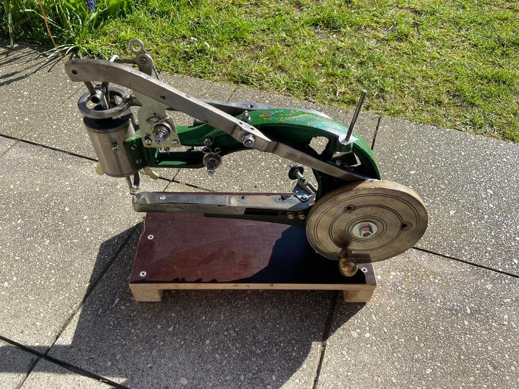 Chinese Schoenmakers Naaimachine voor Leer met Onderbouw, Overige merken, Gebruikt, Ophalen of Verzenden, Naaimachine