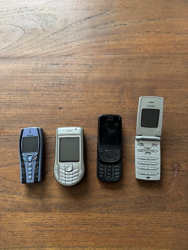 3 Nokia’s en 1 Sendo telefoon, Gebruikt, Overige modellen, Zwart, Fysiek toetsenbord