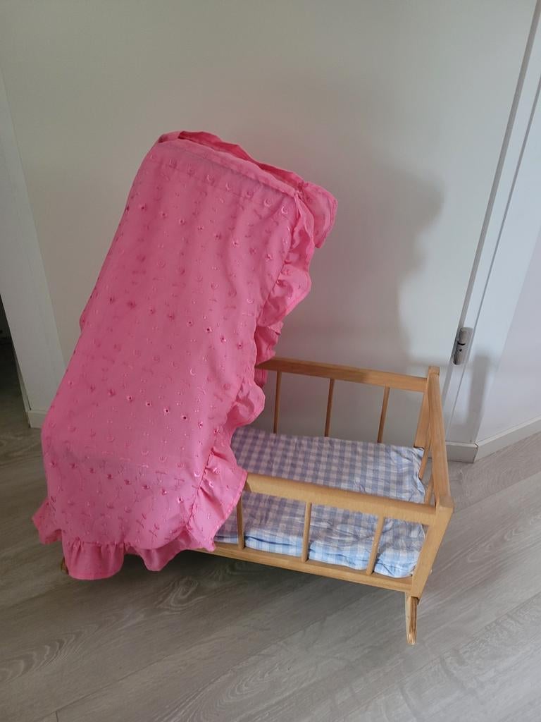 Houten poppenwieg met hemeltje., Ophalen, Gebruikt, Babypop