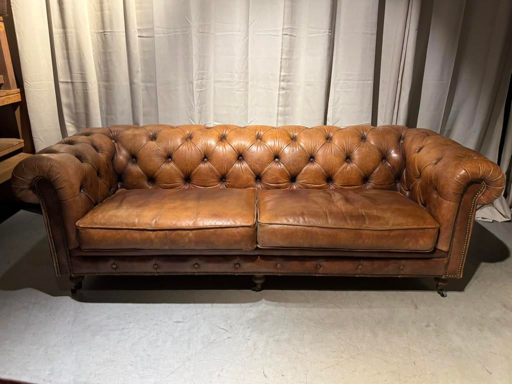 Chesterfield Bank Cognac bruin Leer izgs Nr.2, Gebruikt, Www.plein5livibg.nl, Stoer vintage, Driepersoons